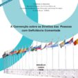 Capa da Convenção da ONU sobre os direitos das pessoas com deficiência. Na capa, uma foto de bandeiras de vários países.