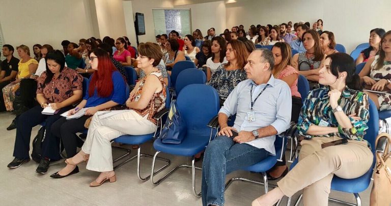 Descrição de Imagem: Fotografia do auditório da SRTE-SP lotado de participantes na primeira reunião da Câmara de 2017.