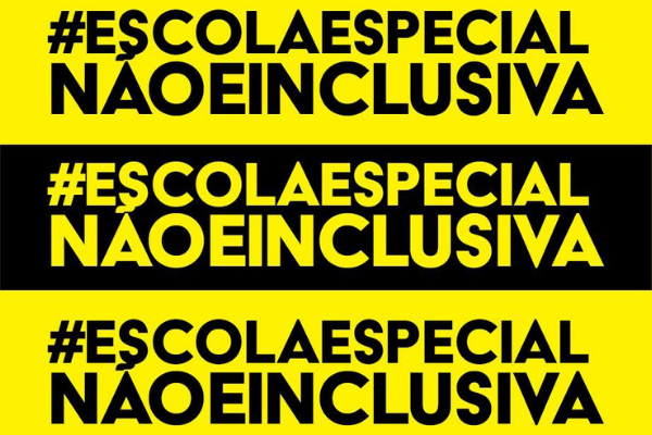 card com fundo em listras pretas e amarelas, escrito em caixa alta a frase: # escola especial não é inclusiva, repetida três vezes.