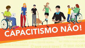 desenho de pessoas com diferentes tipos de deficiência, com uma faixa laranja na frente onde se lê: capacitismo não.