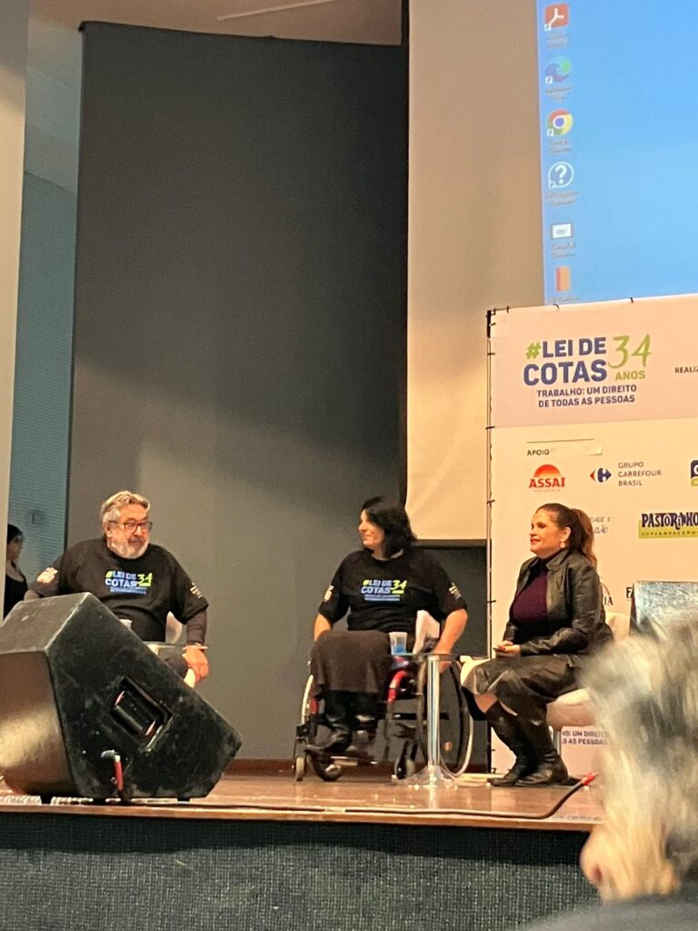 foto do painel de abertura onde estão sentados Dr Kal, a secretária nacional Anna Paula Feminella e Dra Ruth Silva.
